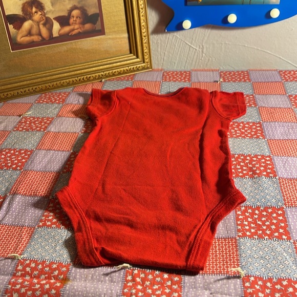 💰🚨CLEARANCE 🚨💰
Gerber. 12 month. Hero onesie. - Picture 7 of 7